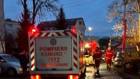 Cine sunt cei doi oameni care au pierit în incendiul de la Suceava? Flăcările au izbucnit în apartamentul în care locuiau